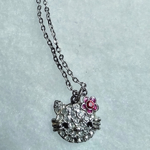 Hello Kitty Crystal Pendant - Picture 12 of 14